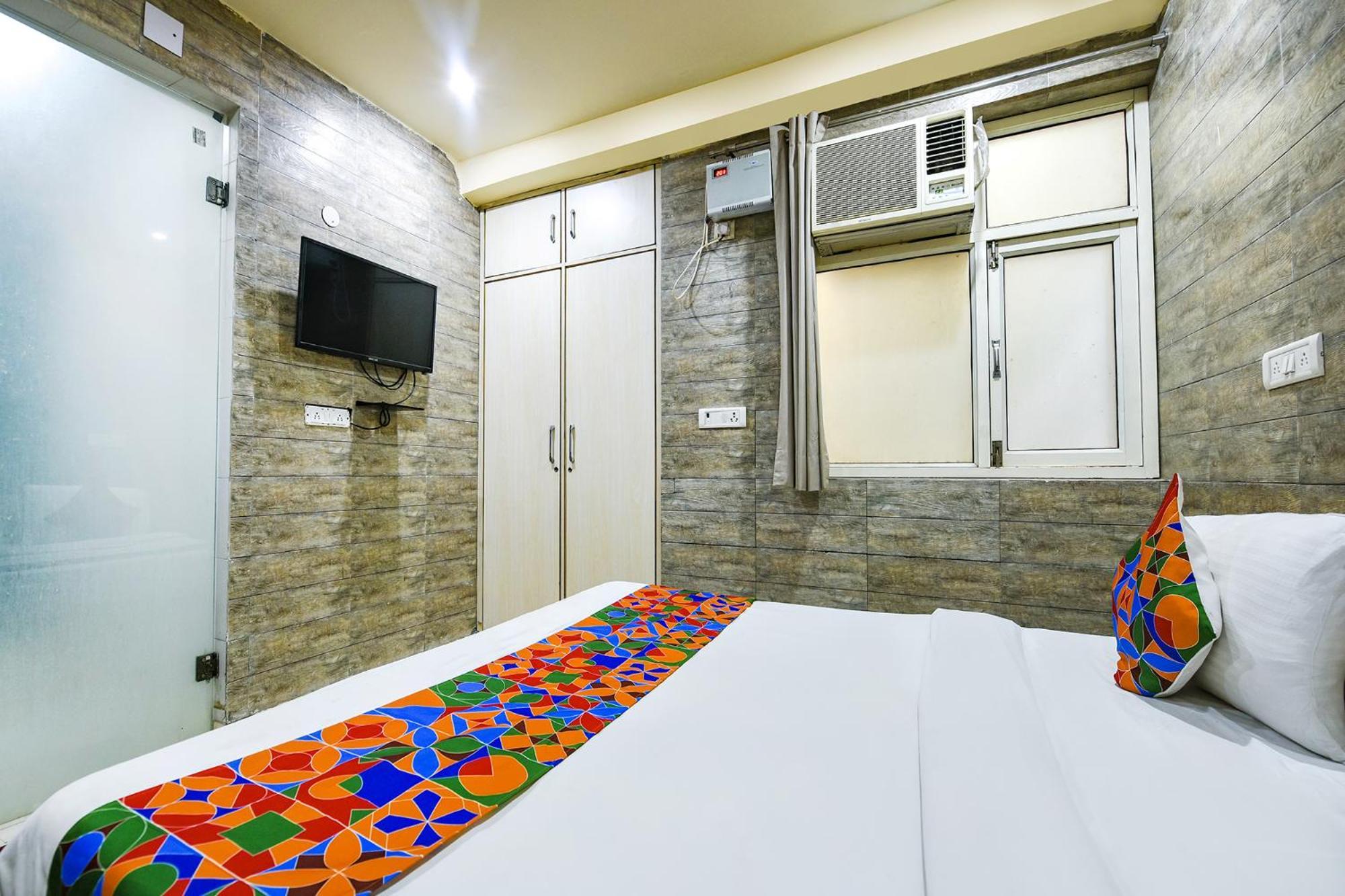 Fabhotel Model Town Hotel