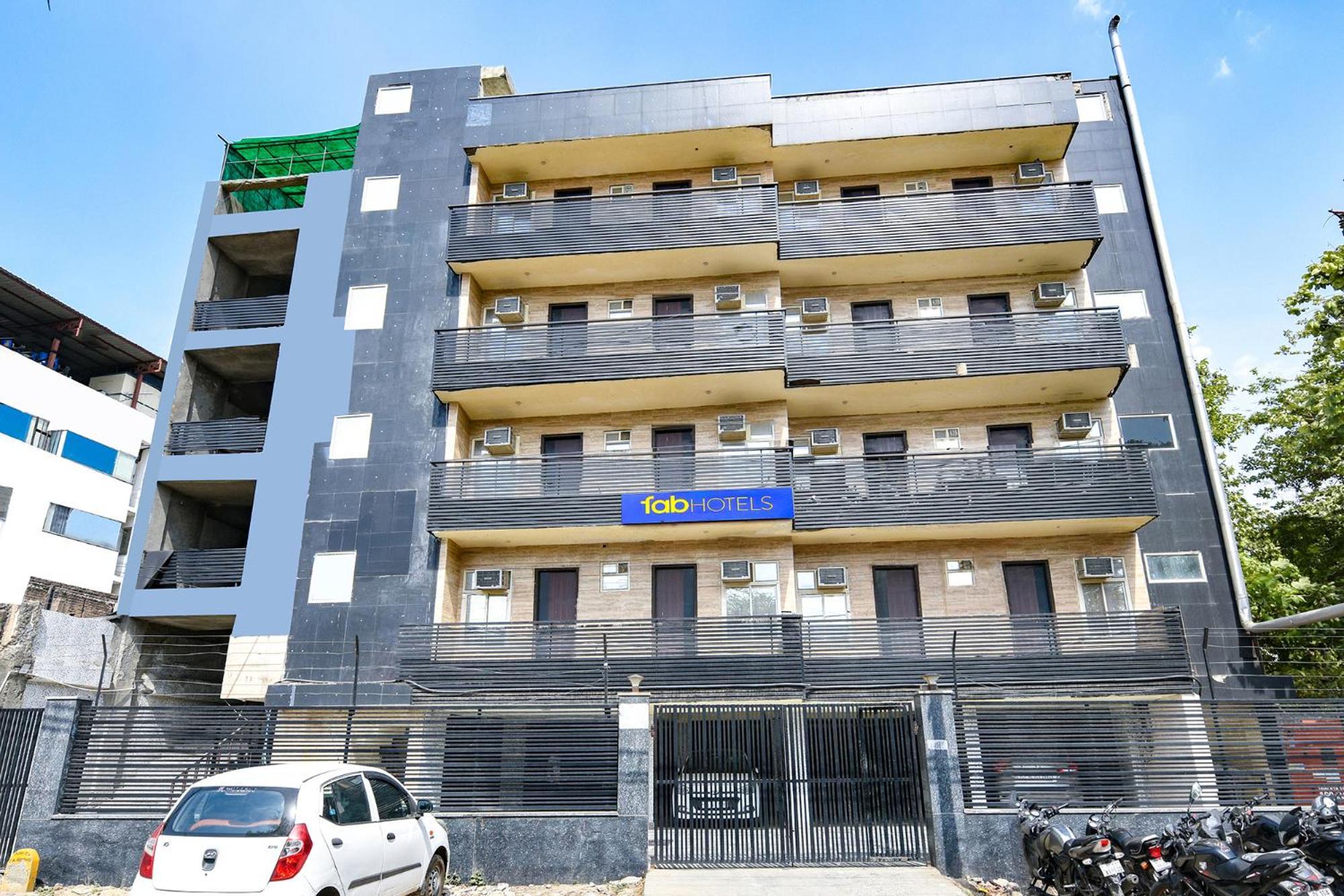 Fabhotel Model Town Hotel New Delhi