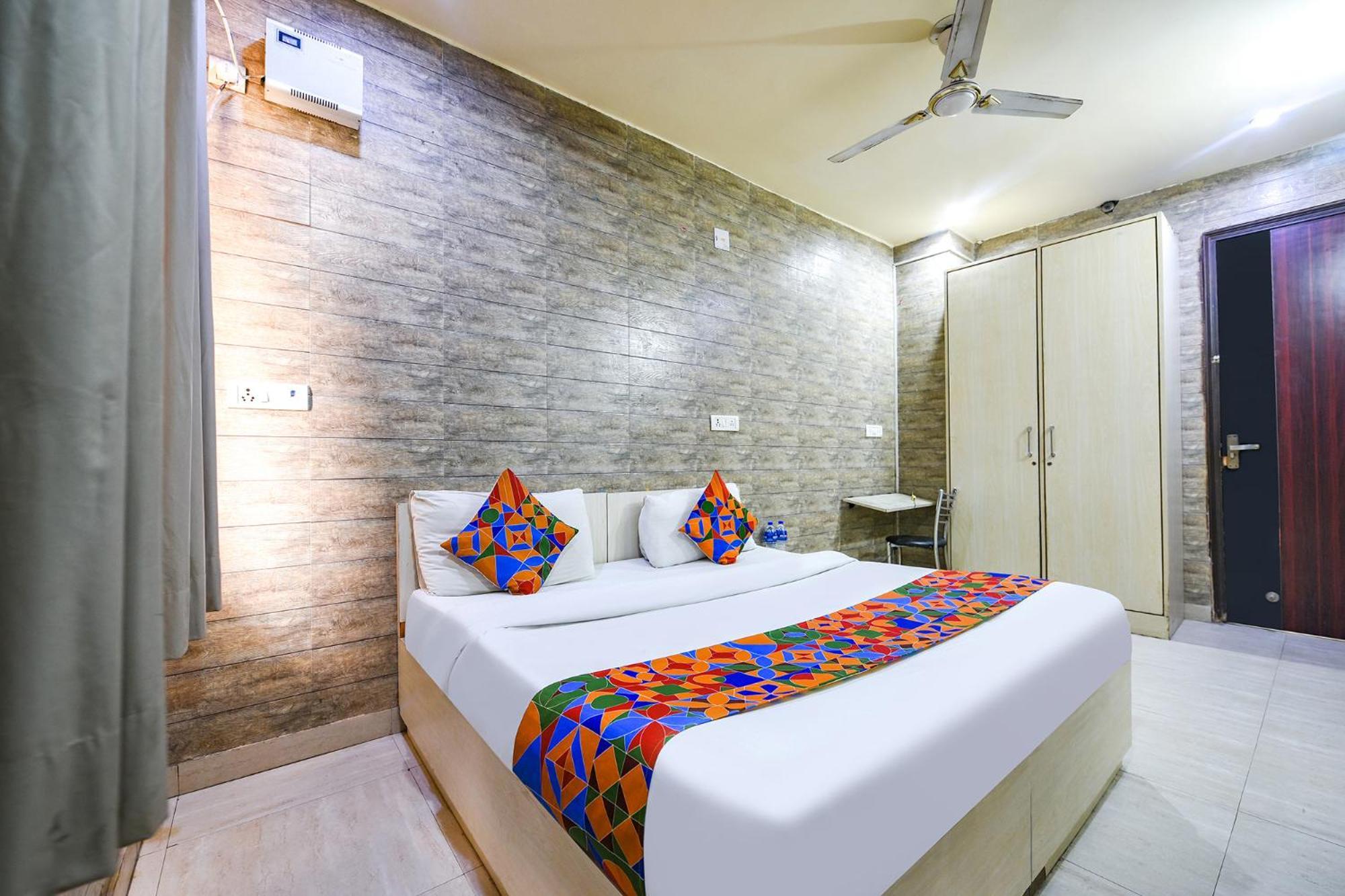 Hotel Fabhotel Model Town New Delhi