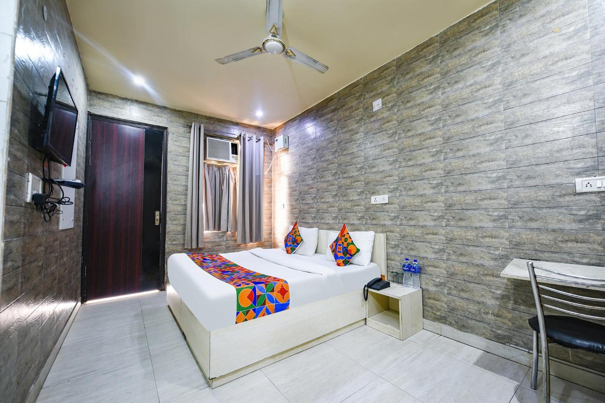 Fabhotel Model Town Hotel