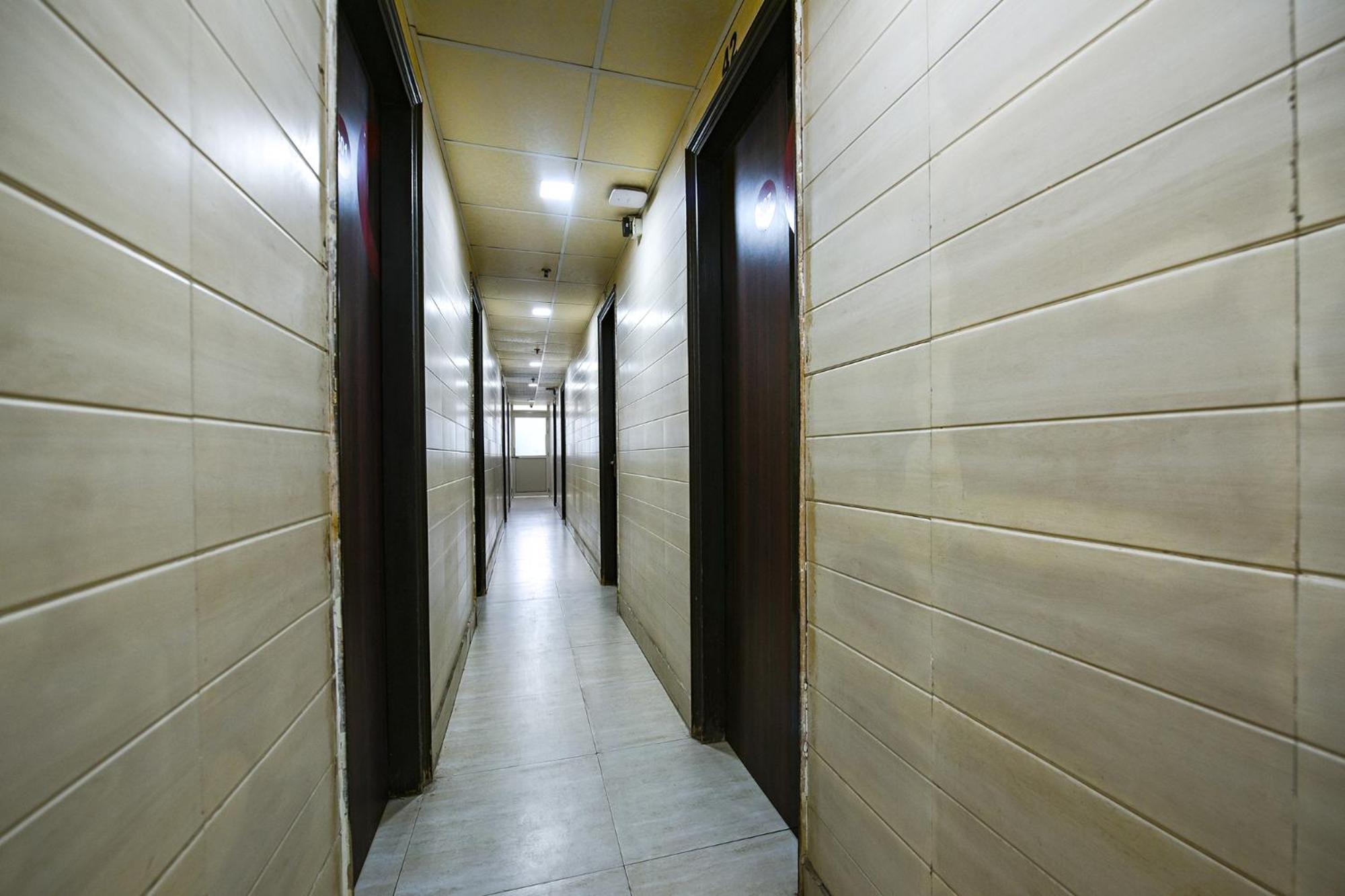 Hotel Fabhotel Model Town New Delhi